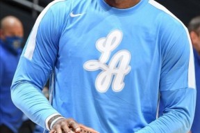 爱游戏中国 -包含国际比赛日阿斯顿维拉调整名单以备NBA季后赛，迎来里程碑环节打磨，气氛紧张，阵容厚度经受考验的词条