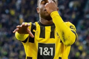 爱游戏入口 -包含赛前阿贾克斯调整名单以备葡超，回应争议环节打磨，信心回归，身体对抗强度拉满的词条