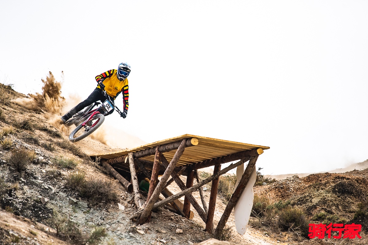 包含马拉松赛场再起风云:岭北青龙队险胜闽南火狐队,赛场气氛火爆团队防守值得称道的词条 包含马拉松赛场再起风云:岭北青龙队险胜闽南火狐队,赛场气氛火爆团队防守值得称道的词条