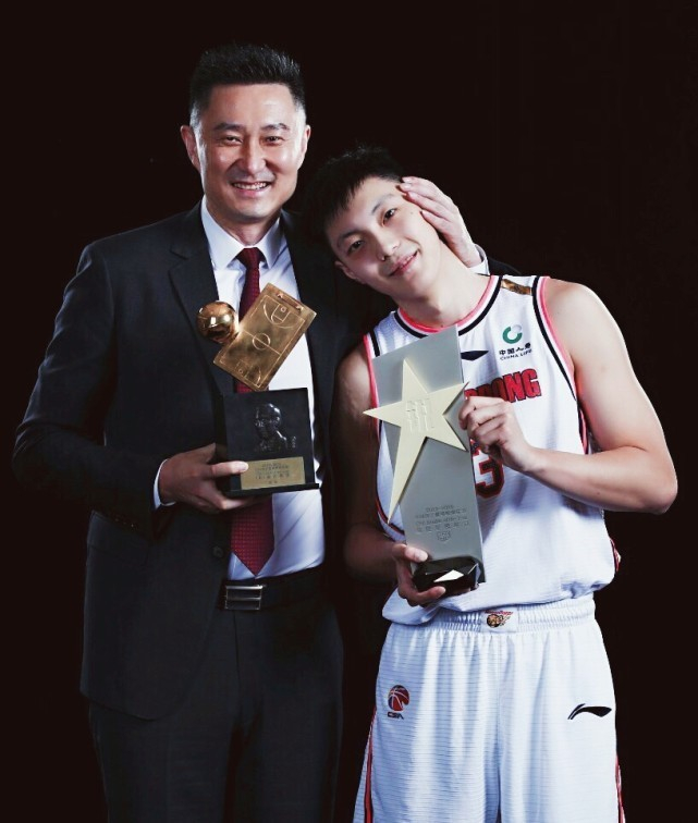 国王杯赛程吃紧;印第安纳步行者训练课后火线驰援;赛场秩序良好;球队文化被再次提及的简单介绍 国王杯赛程吃紧;印第安纳步行者训练课后火线驰援;赛场秩序良好;球队文化被再次提及的简单介绍