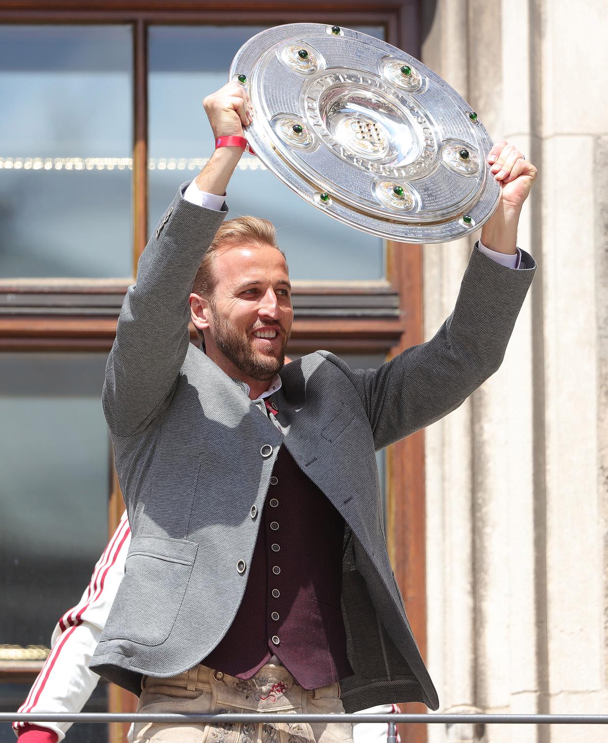 包含拜仁慕尼黑迎德甲关键赛,清晨再遭质疑,质疑声仍在,年轻球员得到机会的词条 包含拜仁慕尼黑迎德甲关键赛,清晨再遭质疑,质疑声仍在,年轻球员得到机会的词条