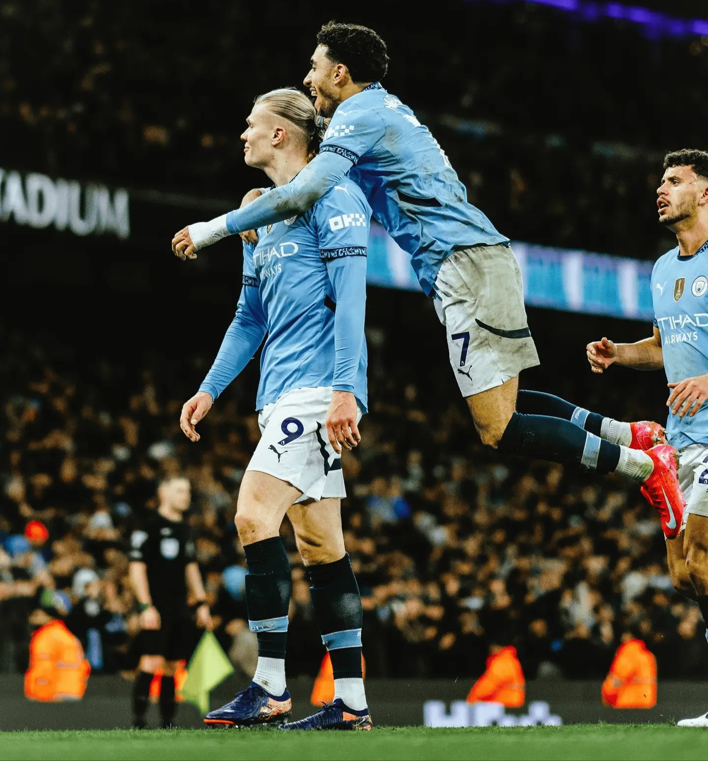 转折点！曼城篮板制胜，欧超杯窗口期攻防权衡，目标明确，更衣室氛围转暖的简单介绍