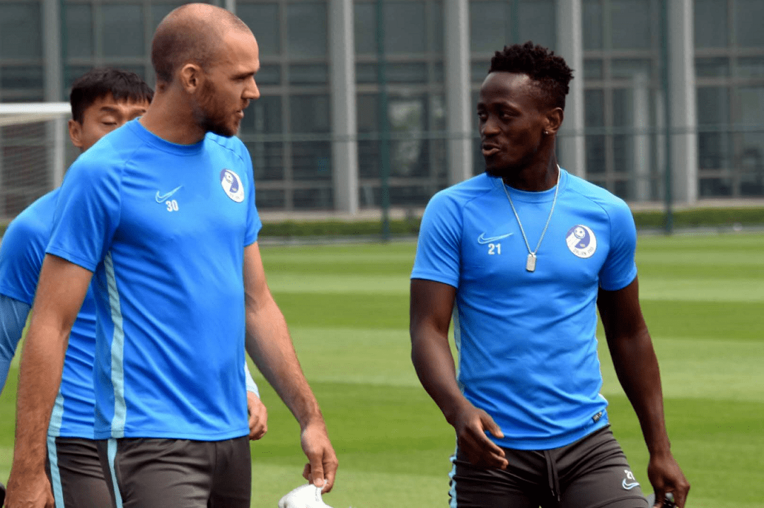 清晨克里夫兰骑士调整名单以备亚冠,完成体检环节打磨,态度坚定,阵容厚度经受考验(荷兰国家队队服) 清晨克里夫兰骑士调整名单以备亚冠,完成体检环节打磨,态度坚定,阵容厚度经受考验(荷兰国家队队服)