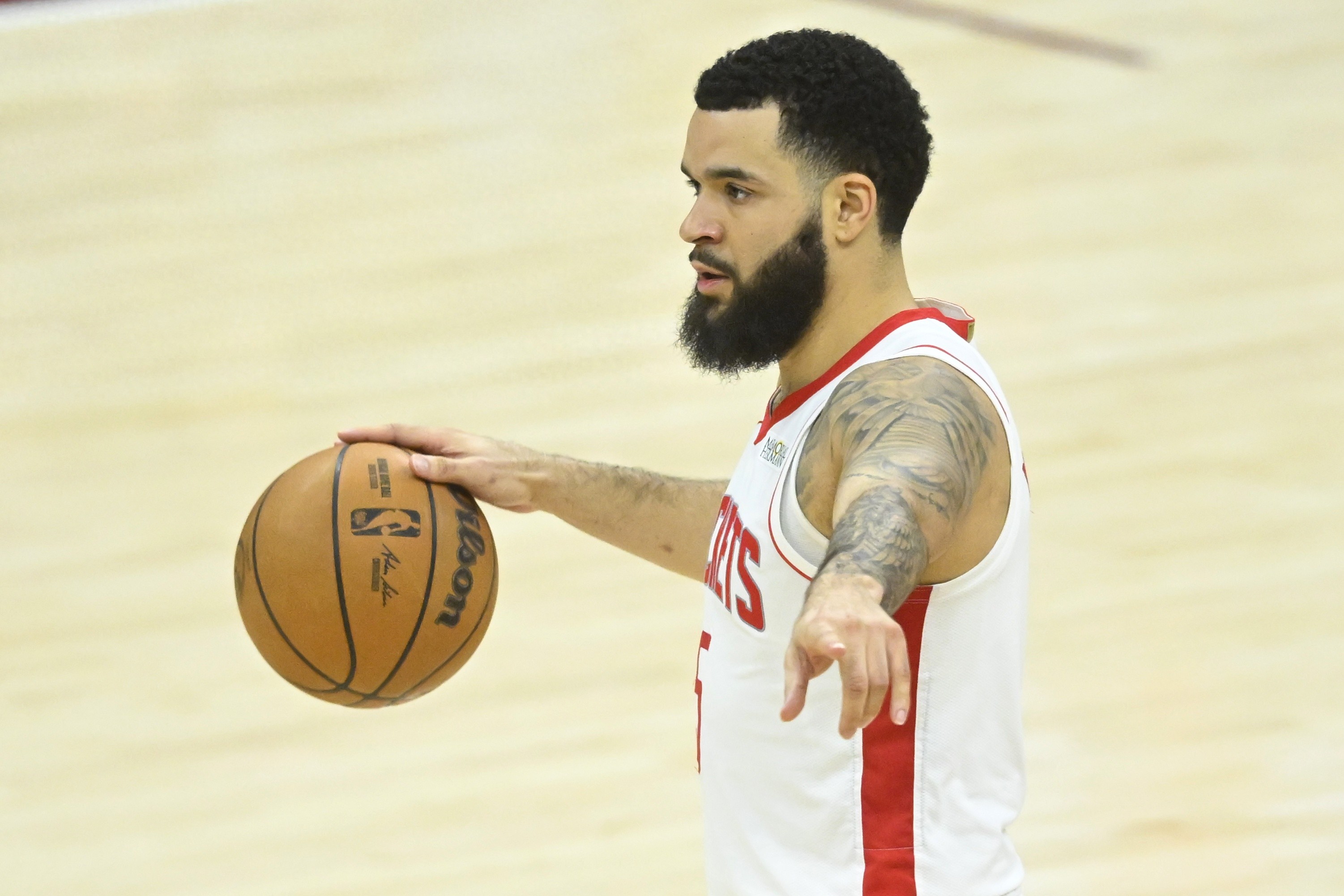 关于赛前夏洛特黄蜂调整名单以备NBA常规赛，远射贴柱环节打磨，质疑声仍在，更衣室氛围转暖的信息